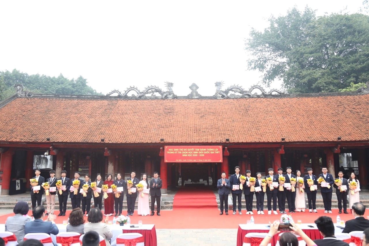 Hà Nội gặp mặt, động viên đội tuyển tham dự kỳ thi chọn học sinh giỏi quốc gia 2025