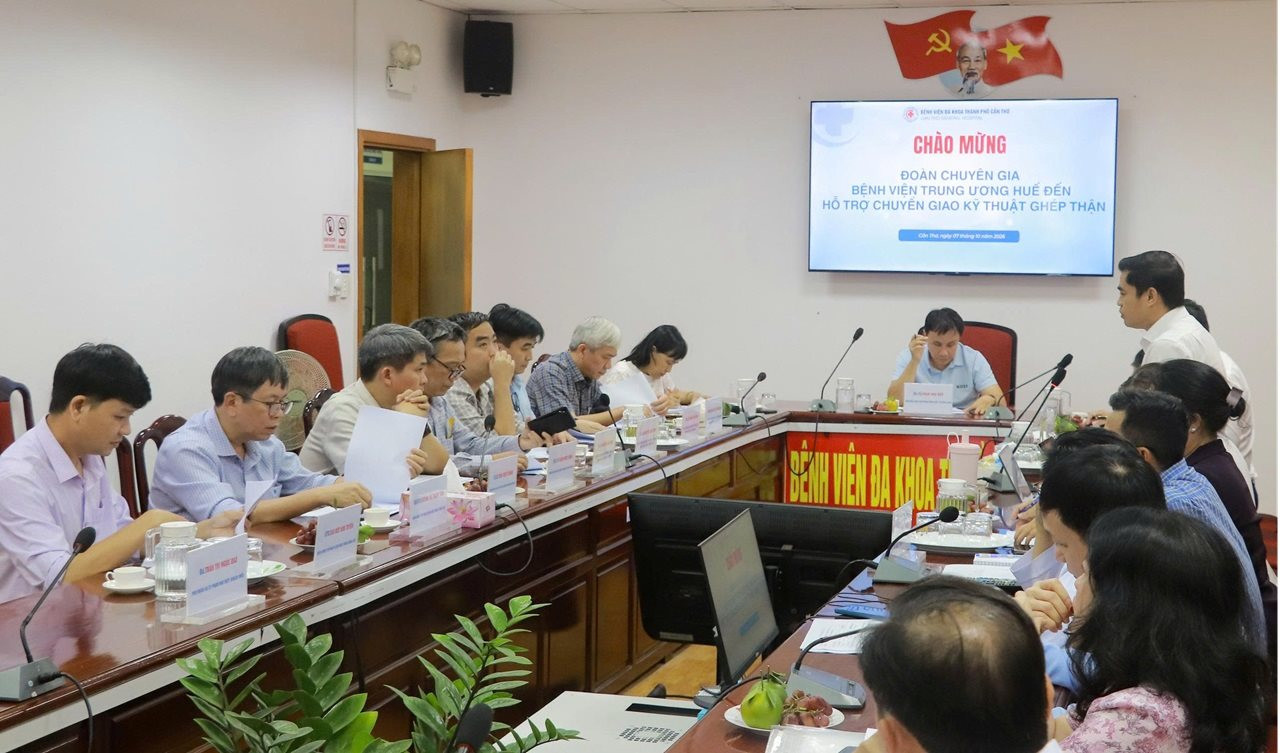 Bệnh viện Trung ương Huế hỗ trợ Bệnh viện Cần Thơ ghép thận thành công cho 2 bệnh nhân giai đoạn cuối