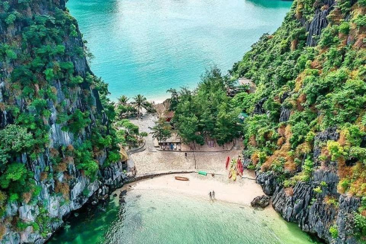 Đảo Tự Do - hòn đảo hai mặt biển ở vịnh Lan Hạ