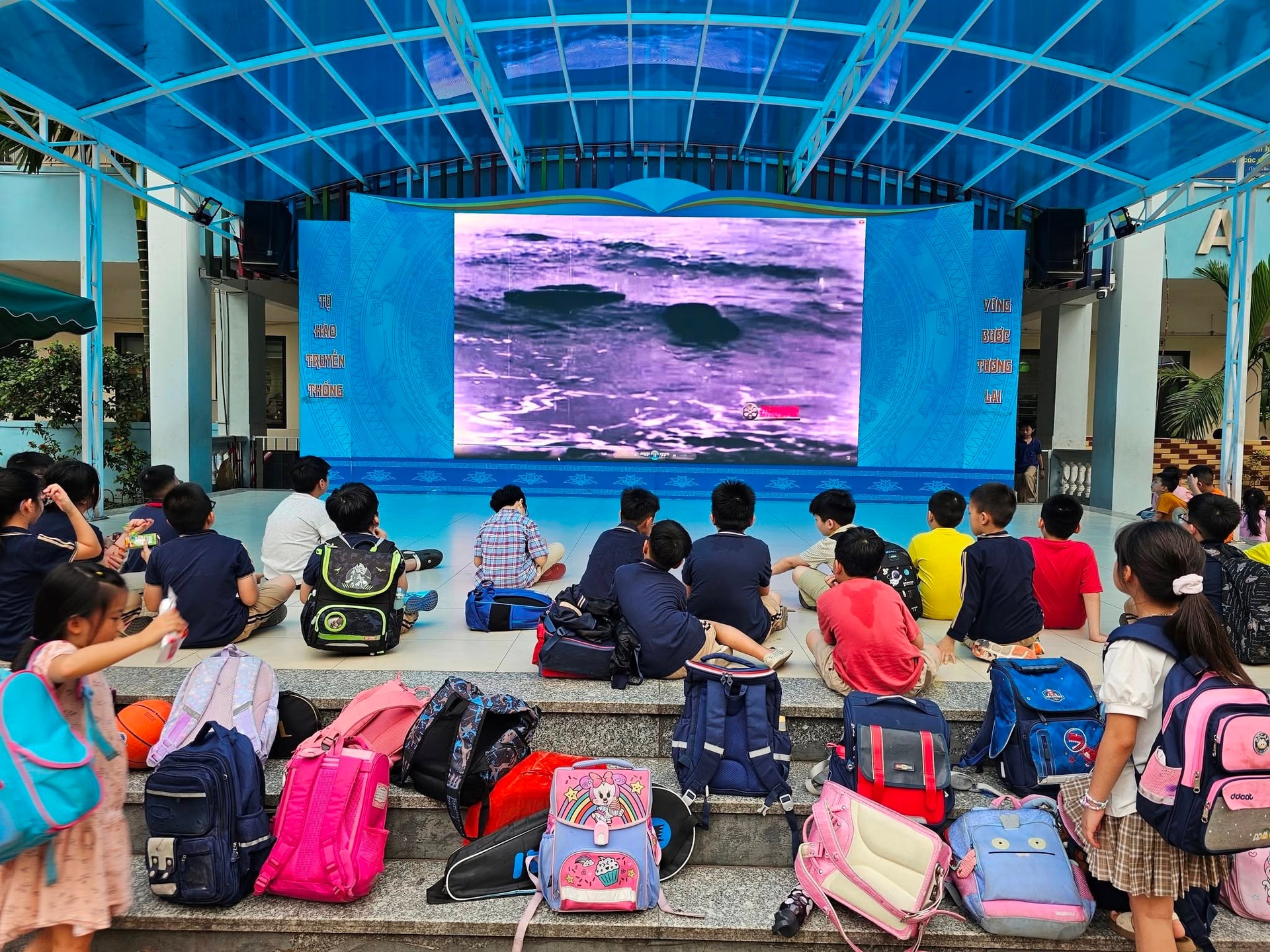 Hà Nội miễn học phí cho học sinh công lập từ năm học 2025–2026, tuyệt đối không để xảy ra lạm thu