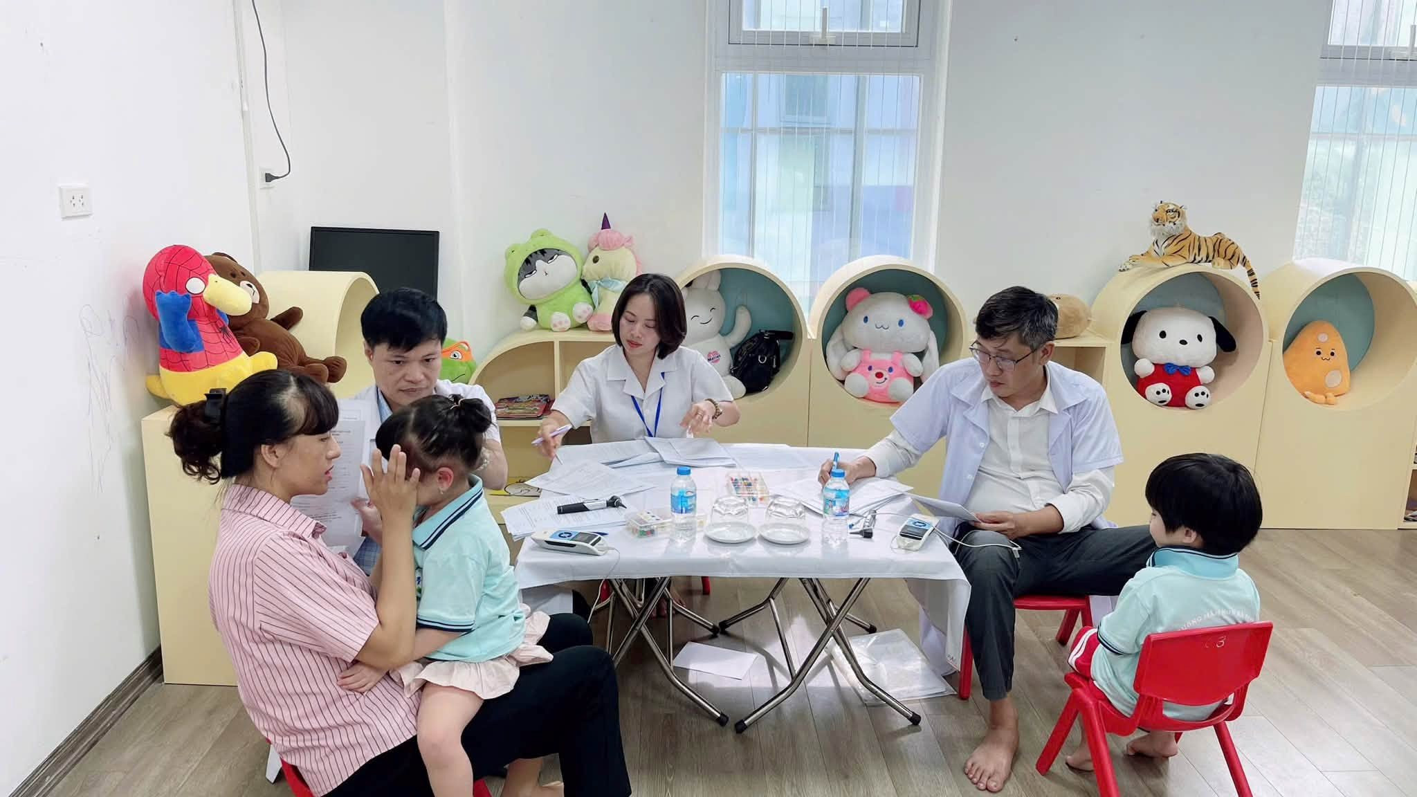 Hoàn tất khám sức khỏe cho học sinh phường Cửa Nam trước ngày khai trường