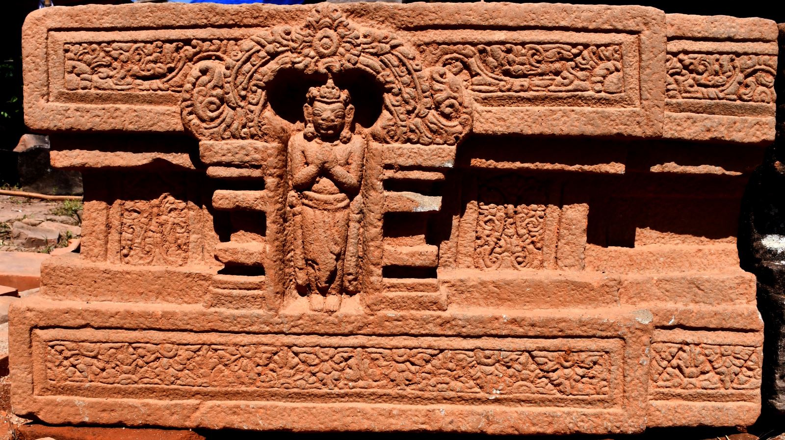 Phát hiện Linga-Yoni liền khối thế kỷ IX tại khu đền tháp Mỹ Sơn