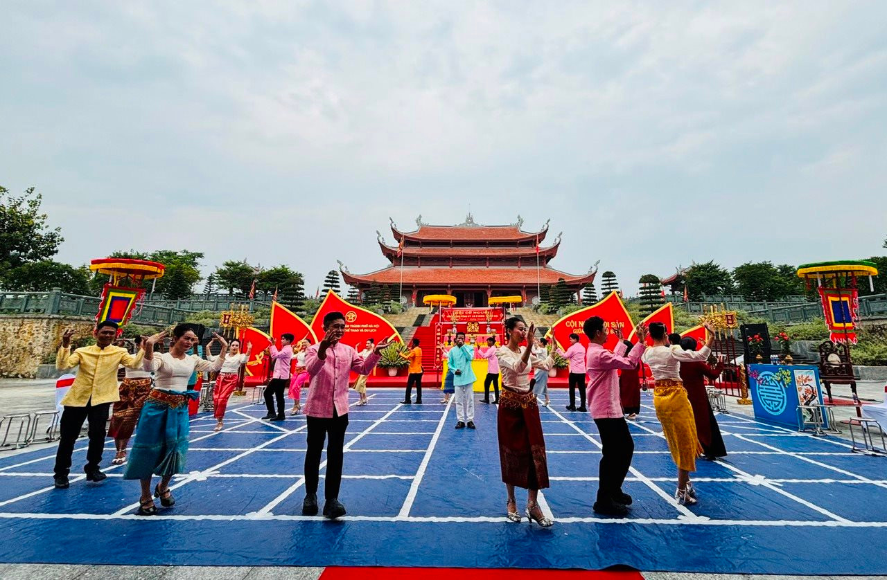 Làng Văn hóa - Du lịch các dân tộc Việt Nam là khu du lịch cấp Thành phố Hà Nội