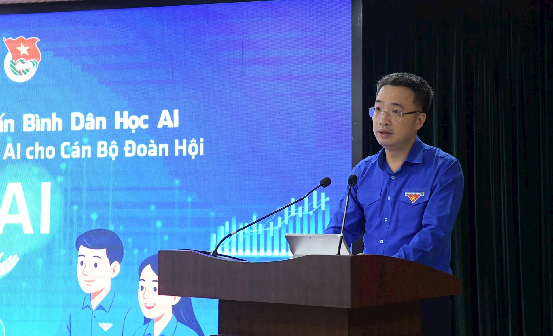 Thanh niên với chương trình “Bình dân học AI"