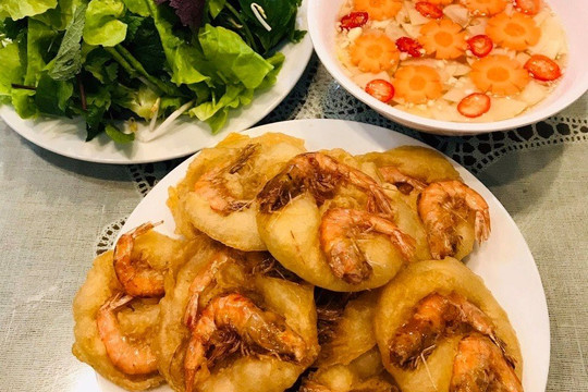 Những quán bánh tôm ngon và nổi tiếng tại Hà Nội