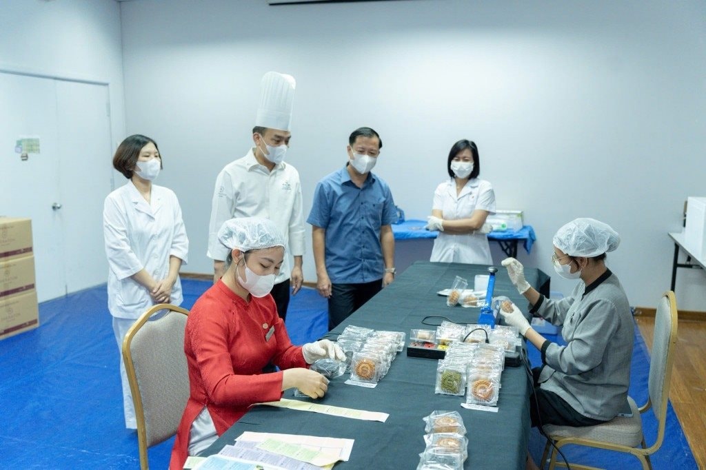  logo Hà Nội 30°C / 25 - 31°C  Tin tức Văn hóa Podcast Hà Nội Văn học - Nghệ thuật Kiến trúc Sân khấu - Điện ảnh Du lịch - Ẩm thực Âm nhạc - Giải trí Cuộc thi viết Hà Nội & Tôi Trang chủ Tin tức Y tế - Giáo dục Hà Nội đẩy mạnh giám sát an toàn thực phẩm T