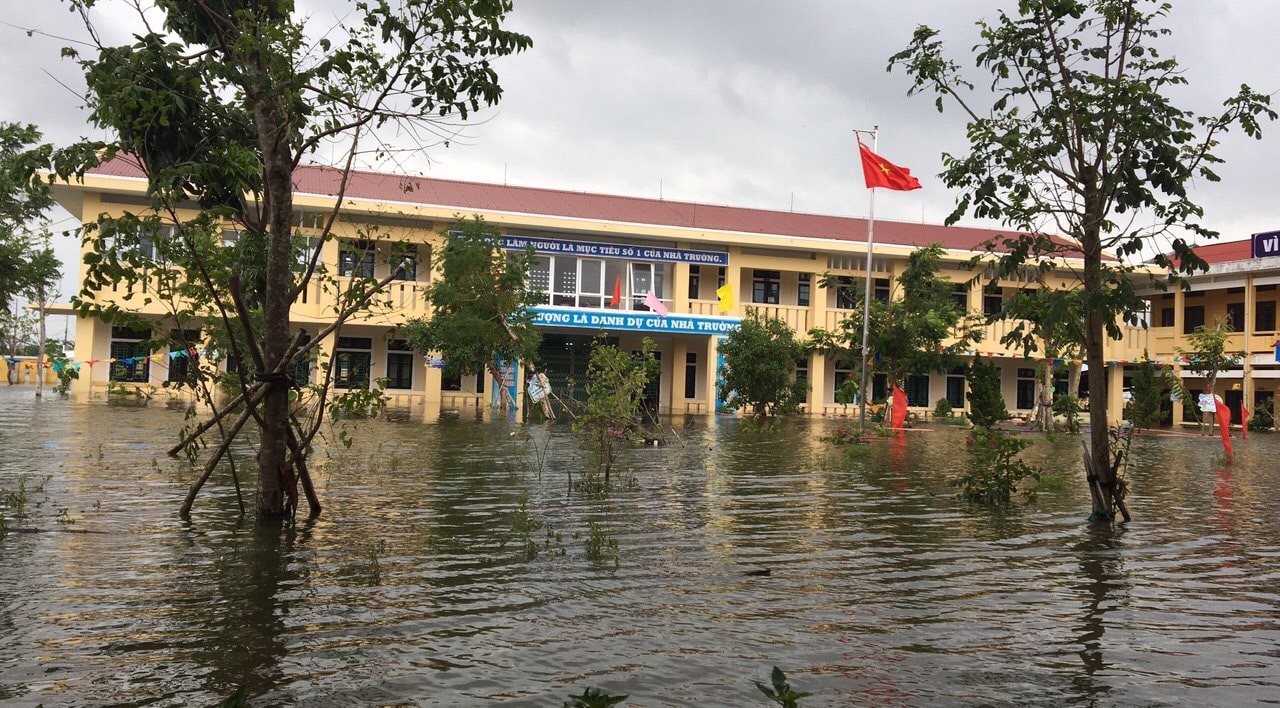 Thủ tướng yêu cầu nhanh chóng khắc phục thiệt hại do bão số 11 gây ra đối với ngành Giáo dục