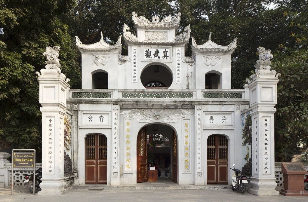 Tour đêm “Tiếng chuông Trấn Vũ” du khách sẽ trải nghiệm văn hóa tâm linh tại đền Quán Thánh