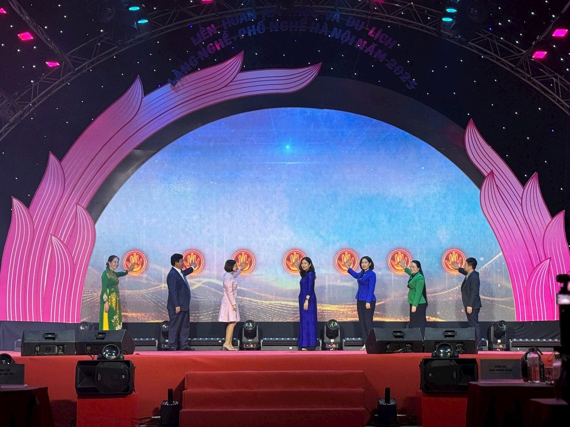 Khai mạc Liên hoan Ẩm thực và Du lịch làng nghề, phố nghề Hà Nội 2025