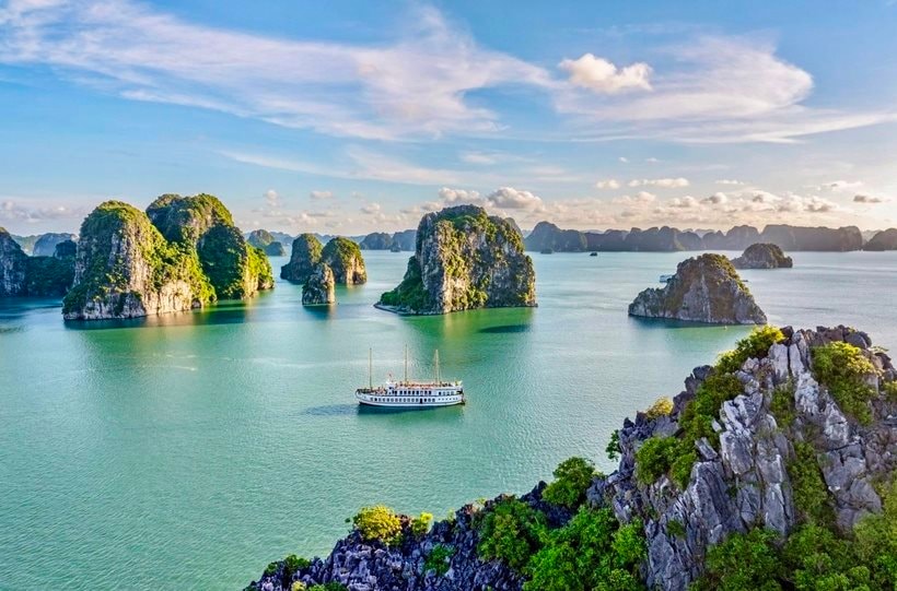 Vịnh Bái Tử Long lọt Top 7 kỳ quan bậc nhất Đông Nam Á