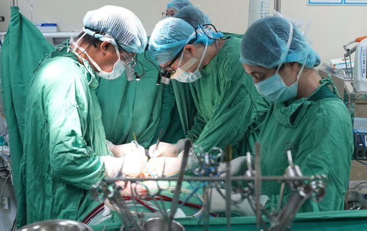 Hành trình hơn 5 giờ nghẹt thở hồi sinh trái tim của chiến binh nhí 1,5kg