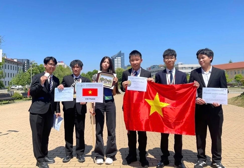  Học sinh Việt Nam giành 2 Huy chương vàng Olympic vật lý châu Âu
