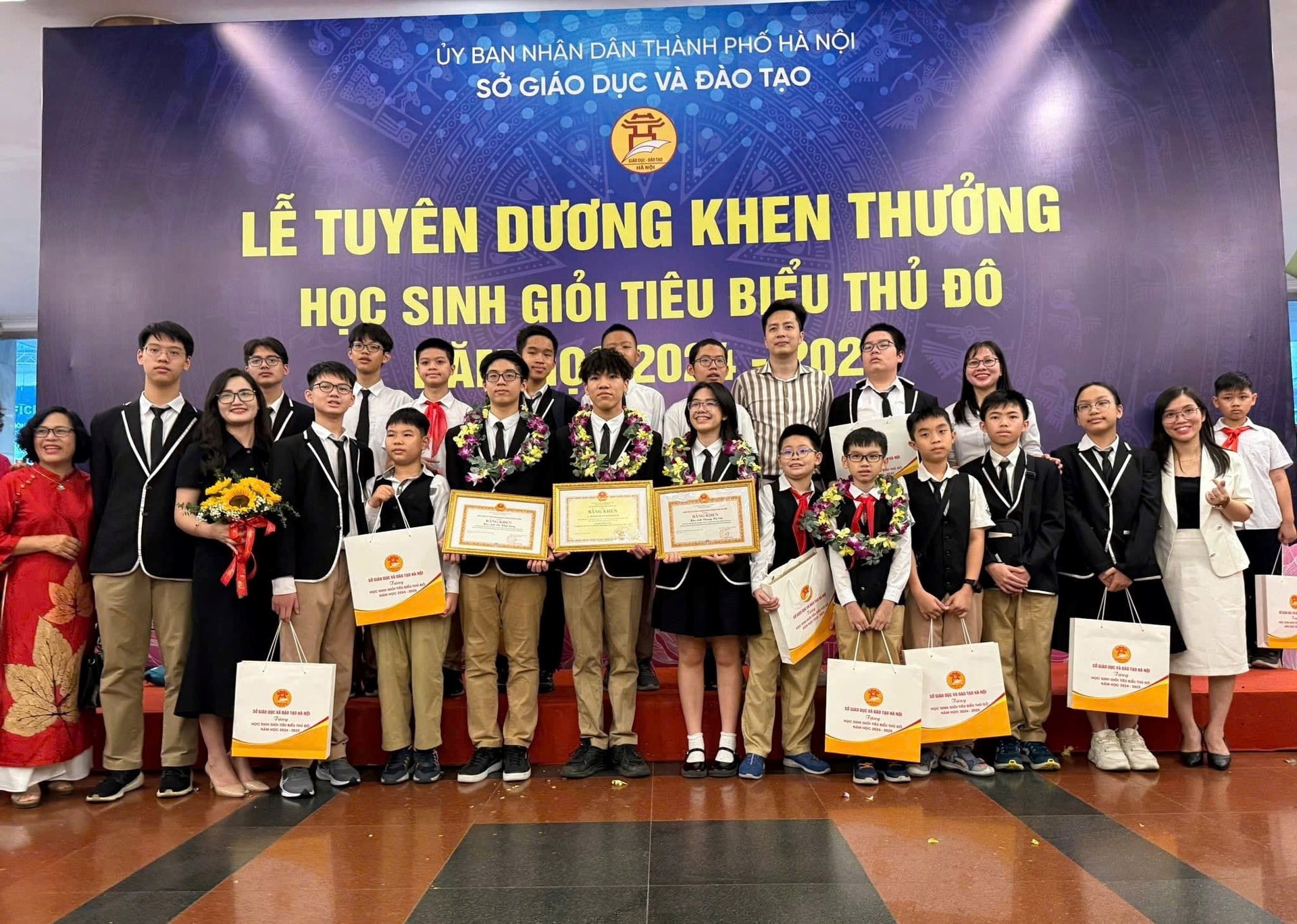 Khen thưởng 851 học sinh tiêu biểu của Thủ đô năm học 2024-2025