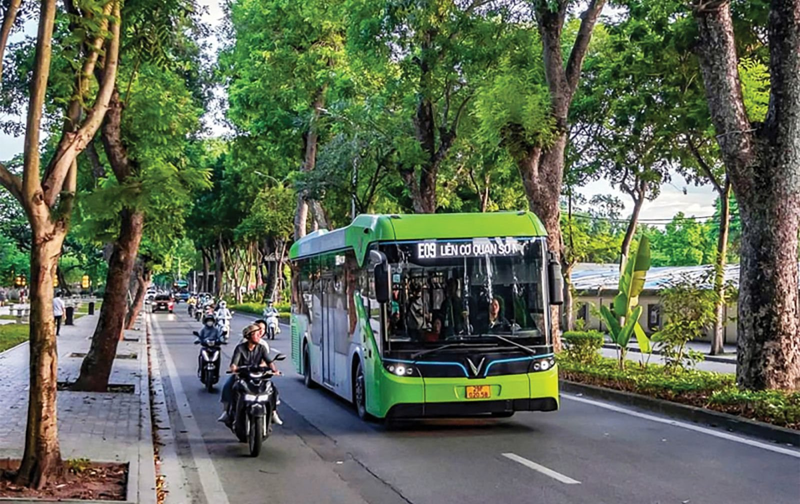 Hà Nội cấp thẻ xe buýt điện tử miễn phí cho đối tượng chính sách