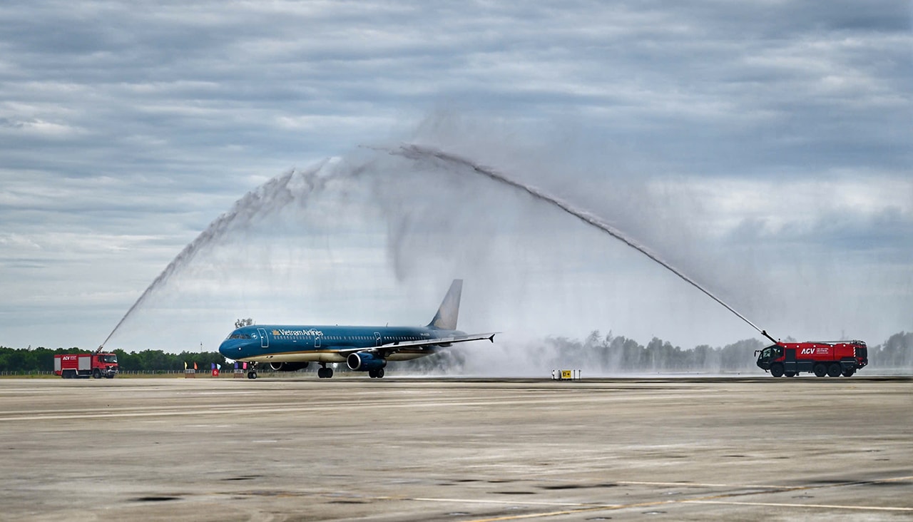 Phát động “Đêm Huế huyền diệu - Khám phá để yêu”, đón hành khách thứ 350 triệu của Vietnam Airlines