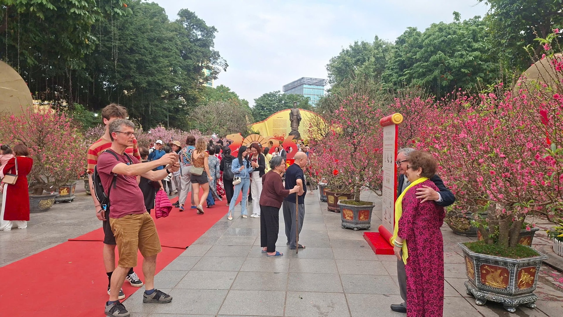 Hà Nội đón hơn nửa triệu khách trong 5 ngày đầu nghỉ Tết Nguyên đán