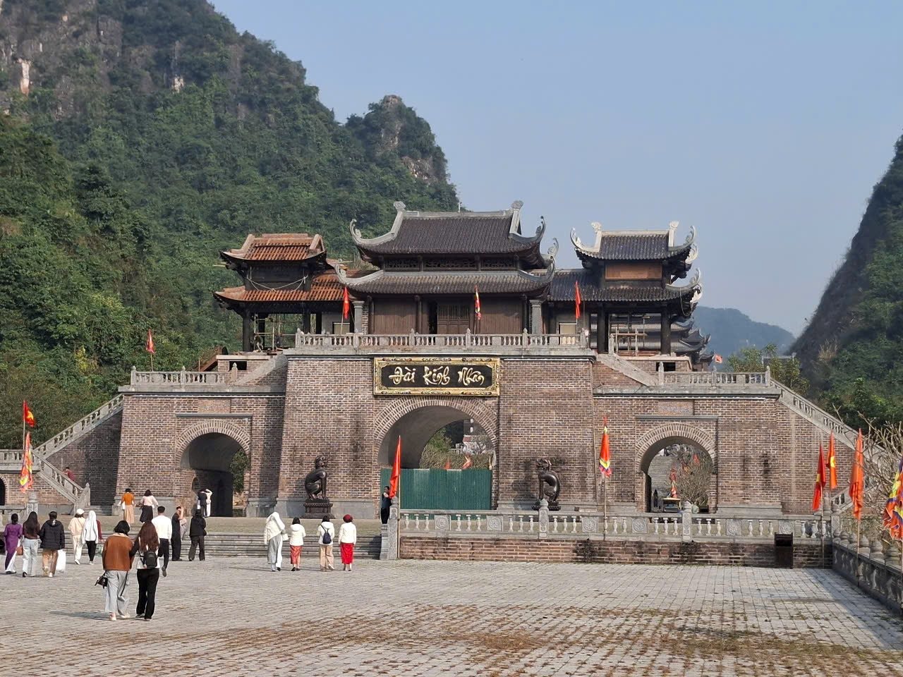 Du lịch Ninh Bình đầu xuân 2026: Thung Ui trở thành điểm đến mới thu hút du khách