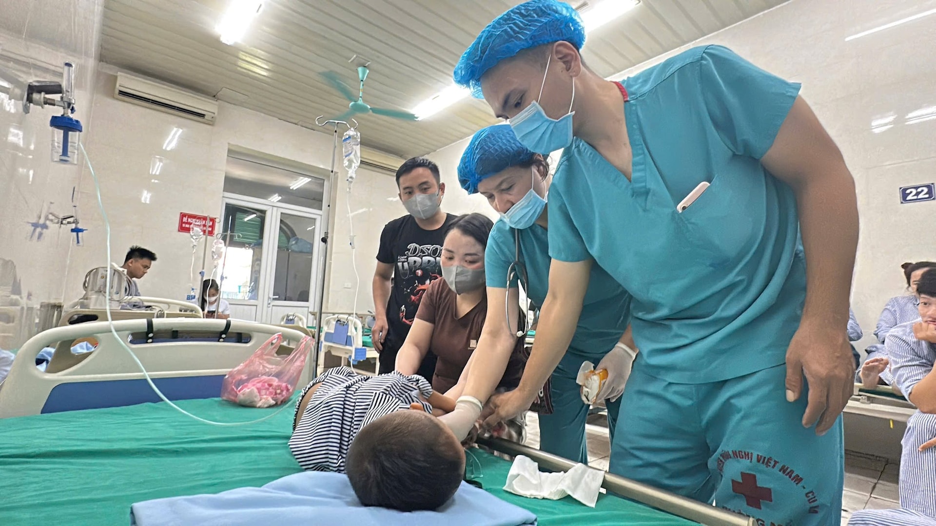 Hành trình nhân văn mang lại nụ cười cho cậu bé người Mông
