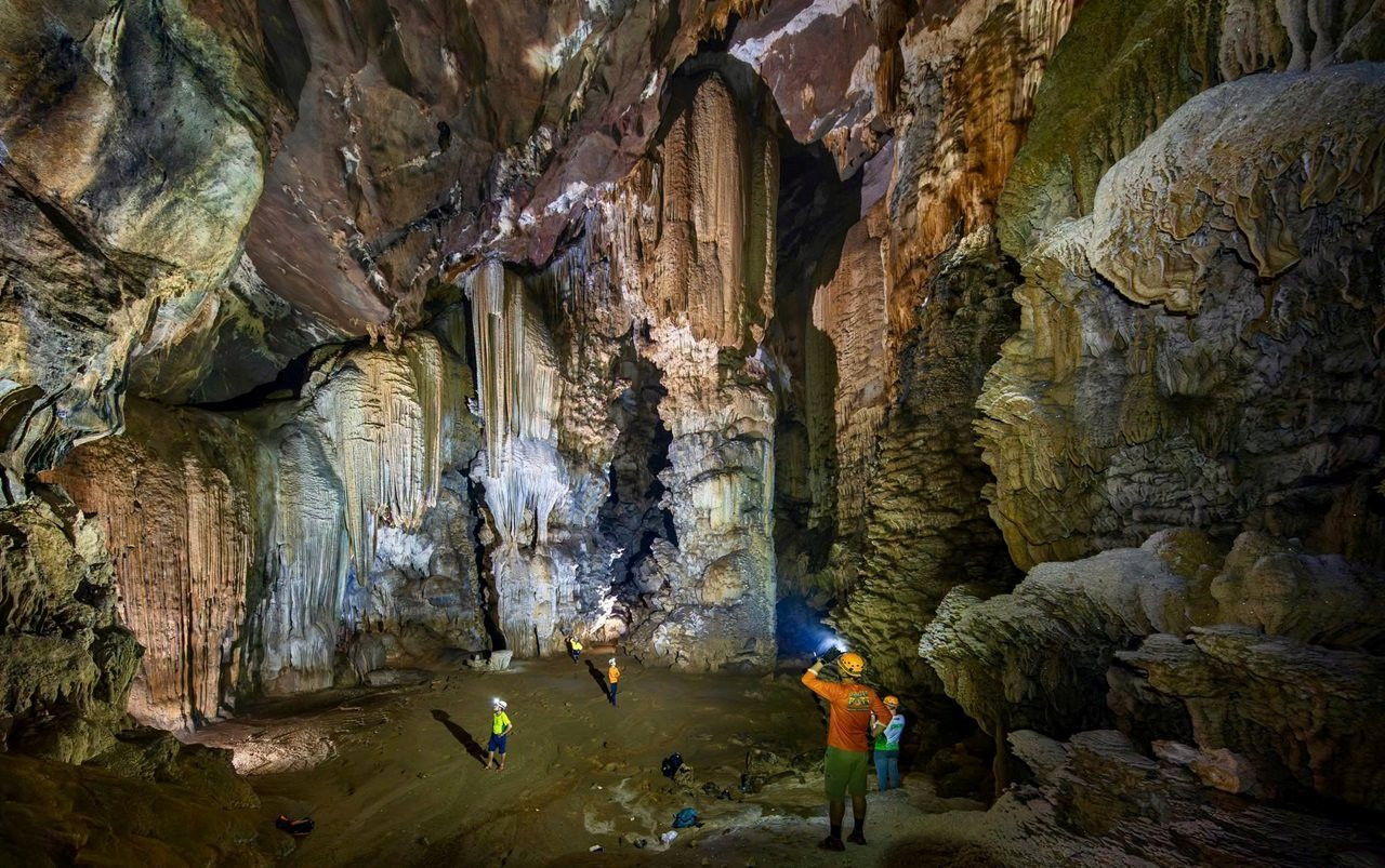 Phát hiện hang động mới có hệ thống thạch nhũ, ngọc động hiếm gặp ở Phong Nha - Kẻ Bàng